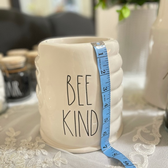 Rae dunn bee kind canister - Picture 4 of 13